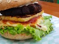 ¿Ya sabes que tardear o cenar hoy? Te antojamos de nuestra HAMBURGUESA DE FALAFEL 🤤 crocante y deliciosa.. _Airfryer_ En pan de papa, lechuga hidropónica, tomate, cebolla, queso light /bajo en grasas-sodio/ y salsas de la casa. 100% naturales. 0 aceites/grasas.  Elaboramos todo diariamente 🍃💚  ¡Antojate Saludable. Antojate de #greengardencol!  Te esperamos en nuestro local  Calle 63 #8-28 Castilla la nueva  #monteria #montería DOMICILIOS: 3007552612 . . . . . #healthyfood #Burger #hamburguesafalafel #saludable #photooftheday #yummy #veganfood #ahuyama #glutenfree #meatless #monteriavende #Montería #monteriaventas #veganfood #veganfoodie #burgertime #falafelburger #monteriavendeoficial®️ #healthyfoodshare #veganfood  #hamburguesa #Monteríafit #comidavegetariana #veganosmontería #hamburguesasaludable #vegetarianosmonteria #falafel #comidavegana