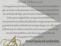 La Guayabera Presidencial.   Este es otro de los nombres que se le da a esta prenda, te contamos la razón. Esta camisa se convirtió en un artículo de lujo, por el cual se hacían viajes hasta Cuba para adquirirla, así los presidentes en Latinoamérica comenzaron a utilizarla dándole mayor popularidad y posicionando el diseño de manga larga con alforzas al frente y en colores neutros como una prenda usada en eventos polí, de ahí surge el nombre de “Guayabera Presidencial”.  #guayaberaylino #cesaraugustotorrealba #ElCesarDeLasGuayaberas #UnClasicoConEstilo  Para Citas al WhatsApp: 0412 995 72 52 0412 615 32 61