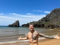 ☀️🏖️  ~La tercera foto representa las formas de ser de Isabella y yo