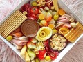 🚨FATHER’S DAY🚨 🧀1 de 3 Nuestra primera propuesta para papá! Una tabla de fiambres deliciosamente creada y balanceada para los gustos más exquisitos y el de los más exigentes, los gustos de papá, quien ama estas cositas con una cervecita o un vinito 🍷 Contiene: 🧀🧀🧀🧀🧀 Queso suizo Queso Gouda ahumado Queso español de 3 leches Queso Holandés Queso Pera Queso Provo line 🥩🥩🥩🥩🥩 Jamón serrano Salami Chorizo vela español Jamón cocido de cerdo Jamón cocido de pavo 🫒🫒🫒🫒🫒 Aceitunas rellenas de salmón  Pimentón rojo y verde relleno de queso crema 🍓🍓🍓🥜🥜🥜 Fresa Uchuva Mix de frutos secos premium  Pistachos 🥖🥖🥖🥖🥖 Grisines  Todadas de mantequilla Galletas al oreganato  🍫🍫🍫🍫 Y la cereza del pastel! Dip de chocolate 😍😍  Lo mejor para el mejor!  3-4 porciones aprox! Consulta por la presentación individual también 👨  Que te pareció esta propuesta??  Te leo 🥰🥰🥰 Pedidos al 3124228337 Válido hasta agotar existencias*