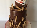 Y qué tal una rica torta con el centro lleno de #Nutella cubierta de #chocolate con #carre #savoy #pirulin #oreo #vainilla #celebrar #cumpleaños #amigos #hercymina #minareposteria ....Tu torta soñada 😊😉