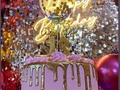 Una #linda #torta para el #cumpleaños de #Camila … Decoración: @deluxebyjotacuevas Arreglos: @floresvirginiacarora Pastel : @hercymina #postres #galletas #brownies #trufas #cupkakes … Tu Torta Soñada 😉😜☺️🎂