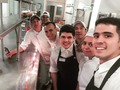Excelente noche para nuestra brigada de servicio que hizo un alto en la jornada, para encender las velitas del deseo y darle la bienvenida a la navidad 🎄 _ #nochedevelitas #cucuta #cocina #teamwork