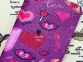 Fly with love! Para las que aman viajar que mejor manera de llevar el pasaporte que en un estuche muy chic y además súper colorido que te ayudará a no extraviarlo ❤️😍💋 y en esta cápsula el glitter se hizo notar en casi todos nuestros productos (ese toque escarchadito que nos tiene flechadas!) y saben que es lo mejor? Podemos personalizarlo con tu inicial o nombre 😬😬😊😊. . . FLECHADOS  San Valentín 2020 . . #14febrero #sanvalentin #travel #passportdesign #passport #trendy #creativeminds #hipocampo #designlab #diadelamorylaamistad #diadelosenamorados