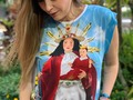 María Madre de Dios y Madre Nuestra  Estamos más que listas para recibir como todos los años a nuestra pastora en su visita 165. Un año más diseñando en su nombre, es un gran honor para nosotras y una tradición en Hipocampo.   Esperamos les guste tanto como a nosotras ❤️ pueden adquirir su franela en nuestro showroom en la tienda Möon @moonoficial.ve en el Pedregal Barquisimeto y hacemos envíos a todo el país. Recuerden que hacemos todas las tallas tanto de Dama como de caballero y niños en ambos diseños.   Pregunten por la pulserita que hace juego ✨y pronto les mostraremos más sorpresas que les tenemos preparadas ❤️😉
