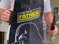 Delantales para papá! Para esta fecha especial decidimos diseñar un concepto divertido para los máster chef de la casa!   Tenemos variedad de personajes y puedes pedir el delantal a juego con un agarra olla así como también podemos personalizarlo para hacerlo aún más especial 🥰❤️  Si prefieres una opción clásica tenemos disponible los delantales unicolores que también se pueden personalizar. Para mayor info escríbenos al DM   #fathersday #diadelpadre #regalosparapapa #delantalespersonalizados #estampamos #hipocampo #diseñotextil