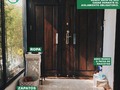 Es importante evitar al máximo salir de nuestros hogares, pero cuando lo hagamos tengamos en cuenta que debemos delimitar una zona en la entrada para dejar nuestros zapatos, la ropa que llevamos puesta y desinfectarnos nuestras manos y las patas de nuestras mascotas para así prevenir al máximo.  Acá les mostramos una manera de hacerlo! . . #hmserviciosinmobiliarios #hm #covid_19