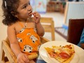 Dice “Papi 🤭mami 😍 me encanta 🥰 la pizza 🍕 🙌🏻”