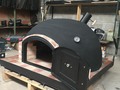 HORNO TRANSPORTABLE 1,25 x 1,25 mts REVOCADO Y PINTADO COLOR NEGRO, LISTO PARA QUE LO PASEN A BUSCAR. DESTINO: ENTRE RIOS  Hornos Transportables con base de hierro tipo cajón y patas desmontables para facilitar su traslado  Medidas: - 0,75 x 1 mt $ 27.500.- - 1 x 1 mt $ 33.000.- - 1,25 x 1,25 mts $ 39.000.- -1,50 x 1,50 mts $ 46.000.- Precios de contado, retirado de nuestro deposito en Pablo Nogues, Bs As (15 cuadras de Panamericana y Ruta 197) Los precios no incluyen IVA El cliente puede retirarlo de nuestro deposito con una camioneta, flete, expreso, etc. Nosotros se lo cargamos en nuestro deposito. También podemos embalarlo, paletizarlo y llevarlo al expreso para despacharlo a tu localidad, el costo de dicho servicio es de $ 5.000.- Terminacion adobe. Opcional otra terminación a gusto del cliente (venecita, piedra, tejuela de adoquines, azulejo partido, tarquini, etc)  TU HORNO DE BARRO Construcción de Hornos de Barro artesanales para Comercios y Casas de familia en forma artesanal a domicilio  Consultas y presupuestos al: ☎️ +54 9 (11) 4731-3600 📲 +54 9 (11) 6424-4945 📩 info@tuhornodebarro.com.ar   #hornodebarro#hornodeldia#tuhornodebarro#pizza#fornoalenha#outdooroven#firecooking#food#pizzaoven#friends#family#diy#woodfiredovens#fourabois#parrilla#asadores#asado#outdoorcooking#woodfiredpizzaoven#woodfiredoven#hornosdeleña#hornonapolitano#fornoalegna#clayoven#puertafundicionTHB#pizzalover#cookingwithfire#woodfire#woodfired#hornostransportablesthb