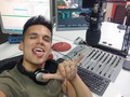 Si me preguntan en esta parte de mi vida ¿Te imaginaste haciendo un programa radial? Sencillamente NO, tengo que ser muy sincero y es que la radio a mí nunca me llamó la atención, muchas personas me conocen como animador de TV, de eventos y C.C, y así, pero como locutor la verdad no, sin embargo aveces Dios pone oportunidades en tu camino que no debes desaprovechar y por el contrario asumir nuevos retos que te hacen crecer, y hoy por hoy en los meses que llevo haciendo el programae he agarrado un amor impresionante, valoro y respeto esta labor que muchas personas hacen con total profesionalidad, el reto de desvincularme del prototipo de estar frente a una cámara (teniéndola por Facebook live) y Sergio diciéndome no te concentres en la cámara que no es un programa de TV, desvincula la TV de la radio, no fue sencillo pero nada, espero ahora todos los miércoles para poder estar conectado con los radioyentes, para hacerlos viajar a través de la imaginación con destinos brutales que en su mayoría son de España, sin embargo ya les he contado varias anécdotas y viajes que he podido hacer por Ecuador y por supuesto por mi país Venezuela. Amo los miércoles, y es mi día más largo y agotador, pues la inyección de adrenalina es brutal, salgo de mi primer trabajo, ir al segundo, luego actuación para posteriormente finalizar con el programa 🤟 si me has escuchado .. ¿Que es lo que más te gusta del programa?. ¿Que cambiarias o que agregarías? Les hago esta pregunta para que me dejen sus sugerencias y críticas constructivas, pues Uds son parte de esto, sobre todo mis amigos y familiares 💚 !  👇👇👇👇👇👇👇  PD: Si aún no me has escuchado, mi programa se llama "O2 para el alma" son todos los miércoles a las 20:00horas por la señal de la 87.9fm🇪🇦 y si no estás en España, puedes escucharme a través de la app de la radio que está disponible en Play Store y App Store: La Nueva 87.9 FM (logo rojo) o por la web :, también puedes verme y escucharme a través del Facebook Live!    #art #programa #radioshow #radio #fm #goodvibes #goodtime #locucion #locutor #igersmadrid #views #igerseurope #igersspain