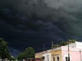 No sé si entrar la ropa o arrepentirme de mis pecados.