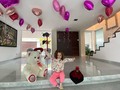 Aquí celebrando con una de las mujeres de mi vida.