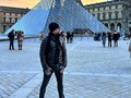 La pirámide invertida.   La obra que ama el mundo, pero los franceses odian con locura.   “Ellos dicen que ese regalo de Estados Unidos, nunca debió salir de USA, pues según ellos su presencia daña el estilo Barroco francés que predomina en la estructura.   Sin embargo ese tragaluz es un sitio icónico, y se ha convertido en visita obligada en el turismo.   Moraleja: hay cosas que no te gustan, sin embargo funcionan.