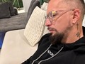 Las redes aprovechan la fascinación de espiar la vida ajena, así es como te hacen adictos, así es como al compararte destruyen tu autoestima.