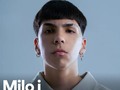 Ha nacido una nueva súper estrella.   Anótenlo. Grabense este nombre   16 años.