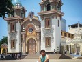 Su arquitectura es de tipo Repúblicano y en la actualidad es una de las más modernas del norte del País. Tiene estilo barroco con trabajos hechos en arco de medio punto en dos de sus niveles, por ser de tipo salón grandes y pequeños. Su techo conformado por faldones de dos niveles y vistosas cúpulas de representación ojiva.  Construida en el siglo XVII, por los padres Agustinos, la catedral San Nicolas de Tolentino es la iglesia matriz más representativa y colorida del norte peruano  ¡ Y queda en Tumbes! #tumbes #calorextremo #dondeinicialapatria