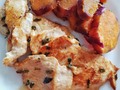 Ven para acá fuente de proteínas y carbohidratos para seguir construyendo esa masita muscular. . . . ☝🏻| Para poder conseguir aumentar masa muscular se requiere de 4 PILARES. . . 1️⃣| ALIMENTACIÓN vas a necesitar APRENDER a comer y esto es PERSONALIZADO. Dependerá de tu estado actual de masa muscular y hacia cuál objetivo quieres llegar. Sin una alimentación dirigida, no hay crecimiento. . . 2️⃣| MUSCULACIÓN vas a tener que realizar musculación con peso y desafíandote con el peso y de forma progresiva ya que el objetivo en este pilar es poder realizar la ruptura muscular. Sin musculación para la ruptura, no hay crecimiento. . . 3️⃣| DESCANSO es aquí donde se recupera, cicatriza y crece el músculo. Sin descanso no hay crecimiento. . . 4️⃣| HORMONAS. Va a ser importante que sepas cuál es tu estado hormonal actual para poder utilizar esa información a tu favor. Muchas veces puedes estar haciendo los 3 primeros súper bien, pero vas algún tiempo y no ves algún progreso. Entonces dosar tus hormonas para saber si todo está ok, facilitará mucho para poder identificar si hay algún desbalance de fondo que metabolicamente no esté jugando a favor tuyo. . . . Por ÚLTIMO, DISFRUTA EL PROCESO 😉☝🏻❤️🤘🏻 @metabolic_nutrition.ce