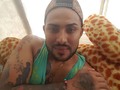 Día de descanso, modo pelis y pereza activado .. Dios los bendiga mi gente que terminen de pasar una tarde agradable con los que aman 🎁😜😗 felices fiestas  @soyyojack #delamanodeDios😇 #lejosdecasa🙆 #DKtattoostudio #music #concierto #tarima #pasion #amor #sueños #propositos #humildad #working #photo #selfie #staff #junte #feat #fusion #dancer #tattoo #flojera #estilo #relax #pelis  @monkey84villavo