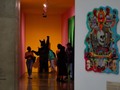 Que rico poder viajar y regresar lleno de arte y amor. GRACIAS @ElMAMM por invitarnos a la inauguración de su más reciente exposición.   LAS OBRAS SON DE ELLOS 👇🏽  Iván Hurtado. Geometrías Fragmentadas  Roberto Ochoa. Caliban @roberto__l__ochoa   Versión libre. Sucesos en la Colección MAMM  Artistas: Pavel Aguilar, Claudia Andujar, Débora Arango, Adolfo Bernal, Patricia Bravo, Rodrigo Callejas, Alberto Campuzano, María Teresa Cano, Mauricio Carmona, Antonio Caro, Alejandro Castaño, John Castles, Daniel Castro, Luchi Castro, Hugo Hernán Ceballos, Benjamín De La Calle, Clemencia Echeverri, Felipe Ehrenberg, David Escobar Parra, Adrián Gaitán, Germán Alonso García, Aníbal Gil, Ethel Gilmour, Juliana Góngora, Beatriz González, Álvaro Herazo, Iván Hurtado, Alejandra Jaramillo Paba, Ana Mendieta, Juan Luis Mesa, Pedro Meyer, Pablo Mora, Nadín Ospina, Hilda Piedrahita, Saturnino Ramírez, Caio Reisewitz, Javier Restrepo, Diego Risquez, Roberto Sarmiento, Fredy Serna, Hernando Tejada, Juan Camilo Uribe, Leonel Vásquez, Marta Elena Vélez, Jorge Alonso Zapata, Carlos Zerpa  Medellín. Pulso de la ciudad  Artistas: 4ESKUELA - Crew Peligrosos, Daniel Álvarez, Agenda Agencia de Arquitectura, Barber Art, María Bellalta, Camilo Cantor, Casa Tres Patios, La Dany Castaño, Cocina como Acción Social, Camila Echeverría, Elemento Ilegal, Lucas Guingue, Jefa, La Bruja Riso, Draison Murillo, Perrograff, Platohedro, Proyecto NN, Respira Medellín, S.O.S Medellín, Sound Machine Lab, The Gallery at Divas, TrueQueart, Jorge Zapata, Lorena Zuluaga.  Débora Arango y la denuncia social 1940 – 1958