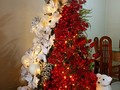 Hermoso y Elegante Árbol de Navidad que creamos, con los colores tradicional de la temporada navideña!!! 🎄💪 . . #arboldenavidad #navidad #merrychristmas #chrismastime #christmasdecor #arbolnavideños