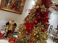Hermoso y Elegante Árbol de Navidad que creamos, con los colores tradicional de la temporada navideña!!! 🎄💪 . . #arboldenavidad #navidad #merrychristmas #chrismastime #christmasdecor #arbolnavideños