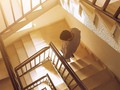 El estar en casa te puede cortar la creatividad al tomar fotografías.  Pero en el lugar que menos piensas, obtienes una buena fotografía sin necesitar mucho.  En #TikTok tengo varias ideas para tomar fotos creativas en casa.  Haz click en el link en mi BIO. . .  #upstairs #people #inside #architecture #indoors #indoorsoccer #indoorskydiving #indoorshoot #indoorskatepark #influencermarketinghub #upstairs #indoors #architecture #people #inside #madrid #photography #photography #photo #photooftheday #photoftheday