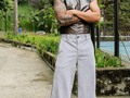 Pantalón cordyCruz Detalle de apertura desde el bolsillo Camiseta en maya Brillante  Disponible en todas las tallas por encargo