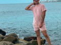 Voy buscando un lugar perdido en el mar, donde pueda olvidar del mundo la maldad.   Set velvet @jc.undies