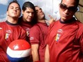 Desde que salió la canción no le ganamos un partido a nadie.  Caramelos de Cianuro
