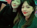 옛날 사진 다시 찍어보기 🤣 Recreamos la foto del corazón feo de hace años 🫶🏻 Ya te extraño @minijini_official 🥹  #강남 #술집 #맛집 #안취했어 #아직 #Gangnam