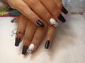 Colores que nunca pasan de moda ... Que les pareció 🤍🖤  Recuerda agendar tu cita numero en el perfil📞 #nails💅🏻#acrilicasnails#uñasacrilicas#semipermanente#glitter#latinnails#diananails#spadeuñas#caliescali#acrilicas#nailscali#pies#nailsstar#imtagram#blancoynegro#tradicional #uñasnaturales #instagram#uñasjenbermut#uñasalocolombiano#glitter#uñascali#baby #blancoynegro #viral