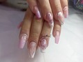 Seguimos con esta técnica que no maltrata tanto la uña 💅💅💅 Sistema presson 🩷🩷🩷  Recuerda agendar tu cita numero en el perfil📞 #nails💅🏻#acrilicasnails#uñasacrilicas#semipermanente#glitter#latinnails#diananails#spadeuñas#caliescali#acrilicas#nailscali#pies#nailsstar#imtagram#blancoynegro#tradicional #uñasnaturales #instagram#uñasjenbermut#uñasalocolombiano#glitter#uñascali#baby#cambios#sutil#blanco#pressonnails