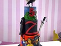 Las crónicas del zorro en una cake🦊😍  Año tras año haciéndole las tortas a Sebastian y este año tocó un tema particular que jamás había hecho 🦊  Quise hacerle la mejor creación y me dedique al 200% en los detalles como la capa, la espada y la máscara🎭🦊😍🤩  Amo lo que hago y sobre todo cuando es un reto…😍😍😍  Déjame saber en los comentarios cuál fue tu detalle favorito👇🏻  #lascronicasdelzorro #zorrocake #mascara #qatarcakes #qatarcake #zorrocaketopper #cakes #detalles #tortas #pastel #cakesdesign #cakesofinstagram #cakescakescakes #cakedecorating #jennyblueth #jennybluethcakes #cakesofinsta #cakestyle