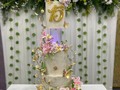 Una elegante y cute cake para celebrar unos 15 años al estilo de un jardín encantado🍃  Como siempre, los detalles en azúcar nunca pueden faltar para sorprender al cliente🌷  Esta cake no me hizo dormir pero nadita😂 pero al ver el resultado y la felicidad de la cumpleañera me hace sentir que cada segundo valió la pena😍  Que les pareció?👇🏻  #jennyblueth #jennybluethcakes #cake #cakes #torta #tortas #cakedecoration #cakeoftheday #cakeoftheinstagram #cakeoftheweek #cakedesign #cakedesigner #maracay #caracas #valencia #15años