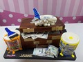 A quién no le gustaría recibir un maletín así? Aunque sea de azúcar💵🤣  Esta cake fue especial y personalizada según los gustos del cliente🧡 A mi me encantó  #jennyblueth #jennybluethcakes #cake #cakes #torta #tortas #cakedecoration #cakeoftheday #cakeoftheinstagram #cakeoftheweek #cakedesign #cakedesigner #maracay #caracas #valencia