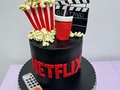 Una cake ideal para los que prefieren estar un viernes en casa viendo Netflix y no en la calle  Quien más es así? Yo me identifico🤣  #jennyblueth #jennybluethcakes #cake #cakes #torta #tortas #cakedecoration #cakeoftheday #cakeoftheinstagram #cakeoftheweek #cakedesign #cakedesigner #maracay #caracas #valencia