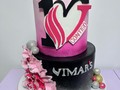 Esta cake fue para una persona y empresa muy especial que he podido ver cómo ha crecido en los últimos años y este año estuve presente en su décimo aniversario @vimars_ve🧡  Y obviamenteee la cake fue de chocofresas, la favorita de la patrona @vimarhidalgo🍓🍫🤣  #jennyblueth #jennybluethcakes #cake #cakes #torta #tortas #cakedecoration #cakeoftheday #cakeoftheinstagram #cakeoftheweek #cakedesign #cakedesigner #maracay #caracas #valencia