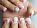 Acrílicas cortas, francesa, gliters y decoración de cristales by Marbella ✨✨💅🏼💅🏼😍😍