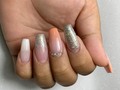 Acrílicas, degrade, gliters y decoración de cristales by Marbella 😍😍💅🏼💅🏼