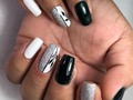 Manicura permanente, diseño y gliters by @princesslash.cl
