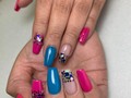 Acrílicas, manicura permanente y encapsulado de gliters by @marbella_nails_art