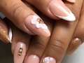 Acrílicas esculpidas, francesa y diseño 3D con cristales 💠💎💅🏼💅🏼 Puedes pedir tu cita al +56967196794