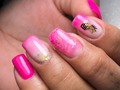 Realce de Polygel sobre uña natural, diseño técnica mixta y esmaltado semipermanente 😍😍💅🏼💅🏼
