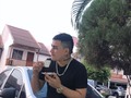 Esta cuarentena me tiene hasta bebebiendo café ☕️ 😂 cómo está de moda hacer locuras les propongo algo, si esta foto llega a más de 150 comentarios y llego a los 21k en IG de aquí al domingo me pinto el pelo de el color que más digan en los comentarios o me paso la 1 por toda la cabeza ¡lo que más digan en los comentarios eso haré! Ustedes son los que saben, yo siempre cumplo🤷🏻‍♂️se we así sin tembladera uUuUu 😂😂😂