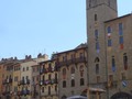 ¡Que se hace tarde! Hoy nos despedimos desde #Arezzo y su Piazza Grande! ¿Os suena en qué película aparece esta plaza? Una maravilla más de la #Toscana italiana. ¡Buenas noches!