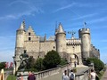 Hoy nos despedimos desde Amberes, en Bélgica 🇧🇪, con la vista del Castillo de Steen. Una ciudad que bien se merece una escapada. A las buenas noches familia!!