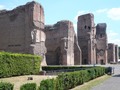 Y en lugares como este, comprendes la importancia de los romanos y sus avances. Entender el funcionamiento y vivir las dimensiones de las Termas de Caracalla, te hace sentir verdaderamente pequeño. 🇮🇹 #roma #italia #termas #buenasnoches
