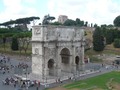 Y es que no hay mejor conjunto arqueológico en #Roma que los Foros Imperiales... para empezar, el arco de Constantino, que se construyó con motivo de la batalla de Puente Milvio en octubre de 312 dC y es la puerta a la parte más impresionante de Roma. #buenas noches #italia 🇮🇹