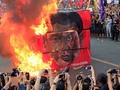 Queman banderas con la cara de Rodrigo Duterte y lo llaman dictador - Diario Registrado