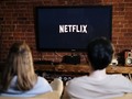 Acabar con las cuentas compartidas es casi imposible para Netflix. Su solución: legalizarlas